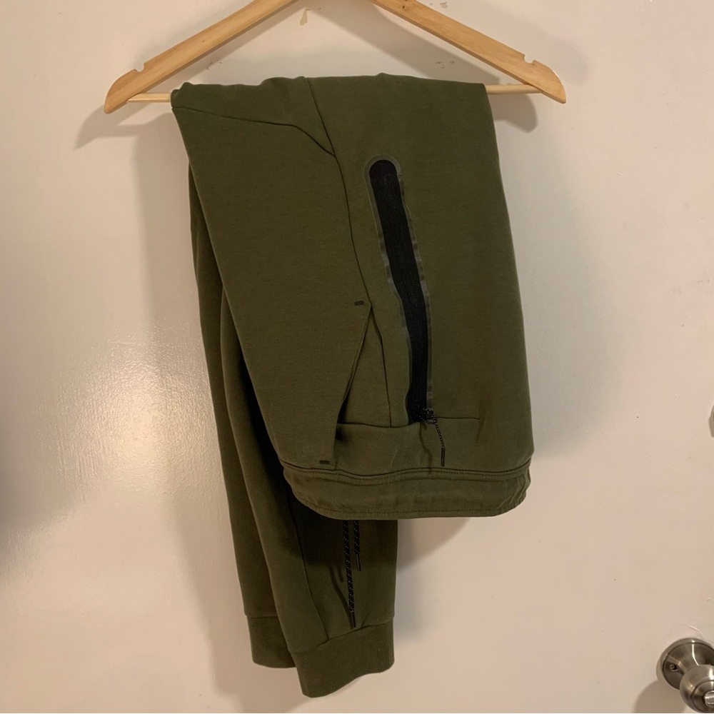 Nike Olive Tech Fleece Jogger Pants - Medium